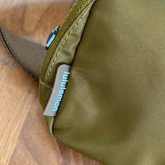 ❤️ Lululemon Everywhere Belt Bag Burnt Caramel NWT - Picture 2 of 11